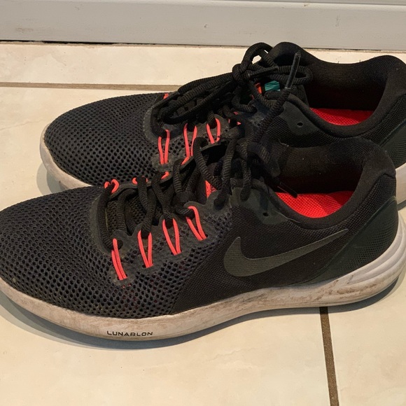 Nike running shoes - Picture 2 of 3